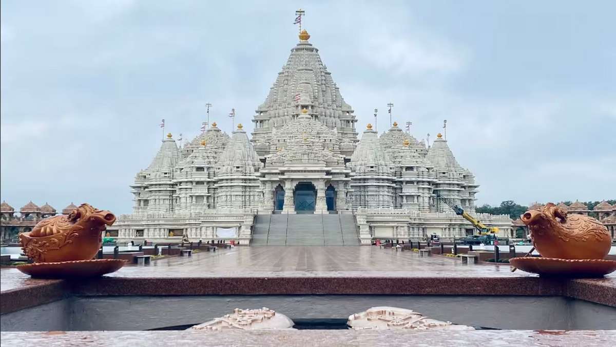 अमेरिका के न्यूजर्सी में भव्य अक्षरधाम मंदिर बनकर हुआ तैयार, 8 अक्टूबर को होगा
उद्घाटन, देखें शानदार तस्वीरें