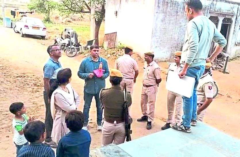 किशनगढ़बास में बना रहे नकली पेट्रोल- डीजल… 40 हजार लीटर केमिकल जब्त…. देखें फोटो
गैलेरी …