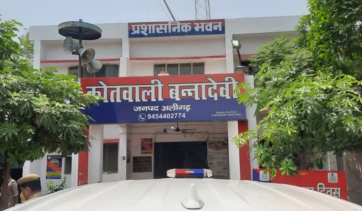 अलीगढ़ में छोटे भाई की पत्नी से जबरदस्ती, विरोध पर की जमकर पिटाई, पुलिस ने बताया
बंटवारे का विवाद