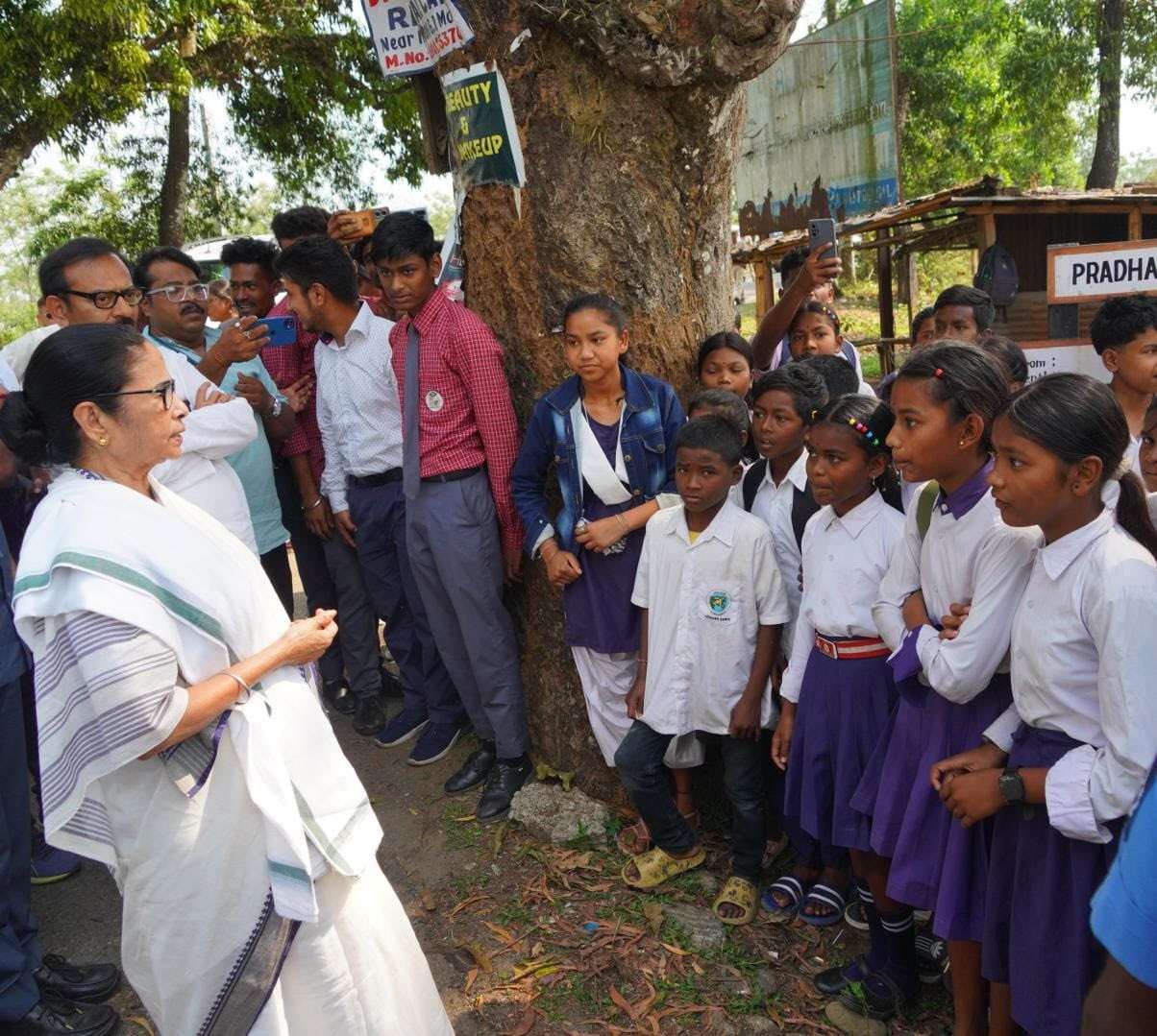 PHOTO GALLERY: सांप पर भरोसा किया जा सकता है, पर इस पर नहीं: ममता