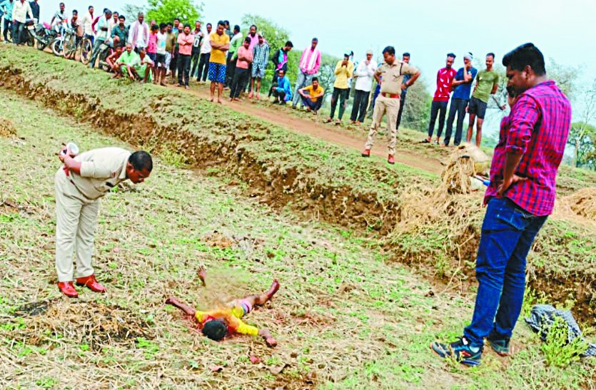 खेत में 60 वर्षीय वृद्ध की हथियार से गला काटकर हत्या, आरोपी की तलाश