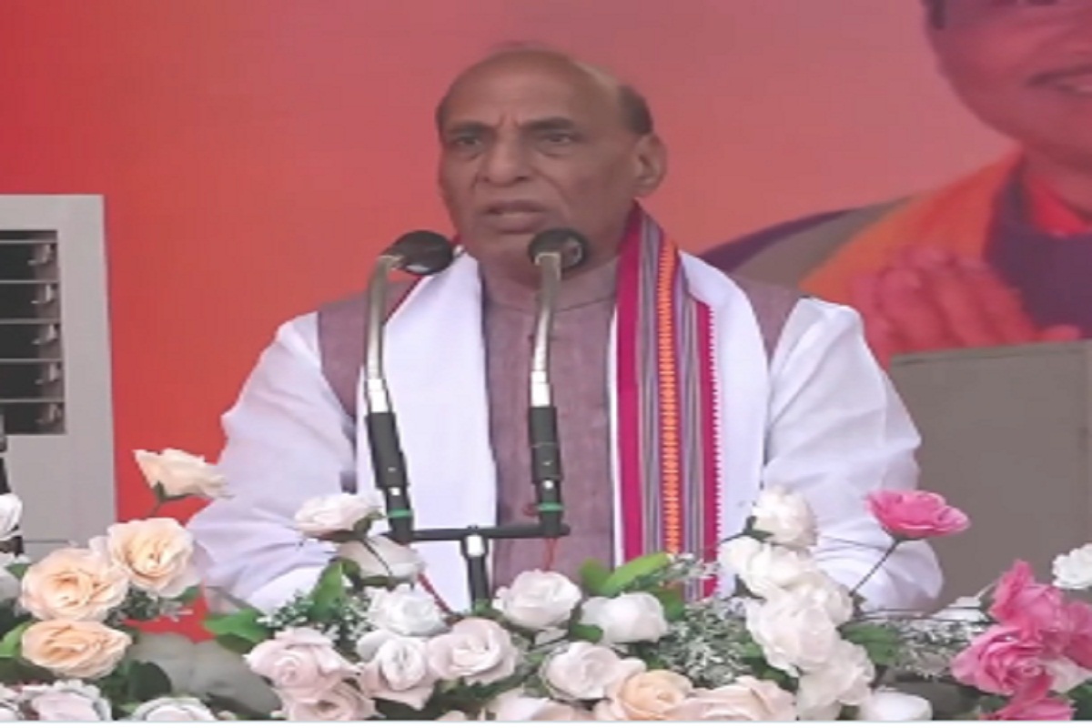 Rajnath Singh Live In Dantewada: डायनासोर की तरह लुप्त हो रही कांग्रेस, बच्चे भी
पूछेंगे कौन कांग्रेस…दहाड़ उठे राजनाथ सिंह