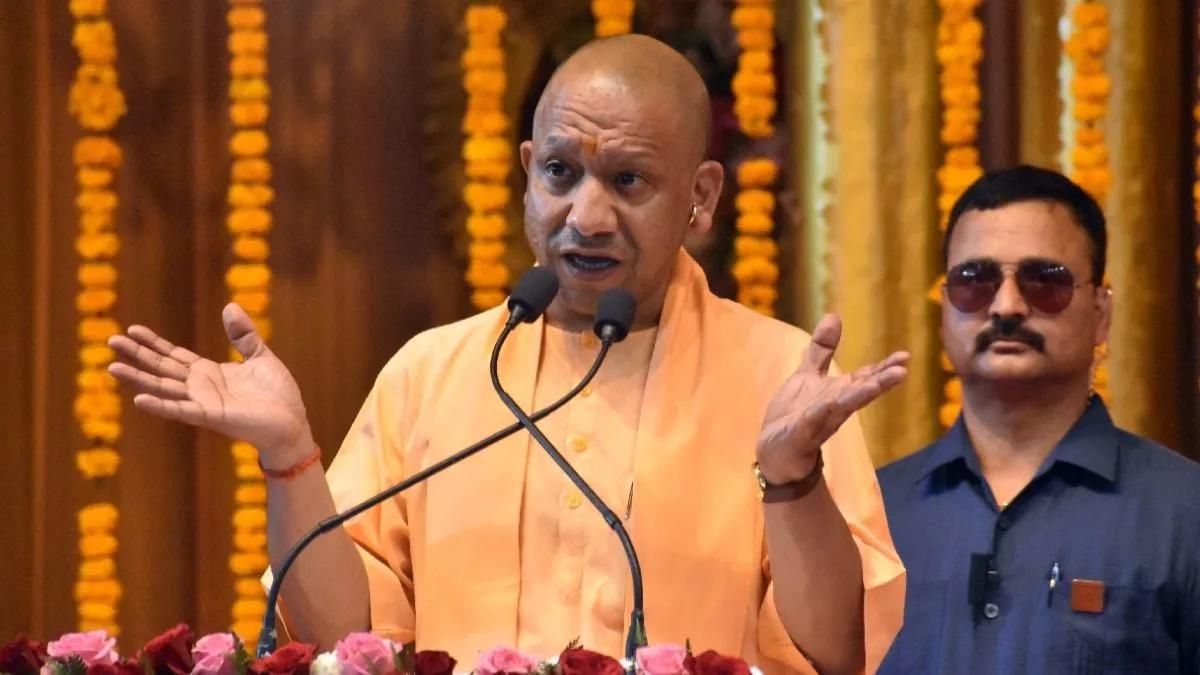 Lok Sabha Election: विपक्ष पर गरजे CM Yogi, ‘माफियाओं के घर फातिया पढ़ रहे
सपा-बसपा और कांग्रेस के नेता’