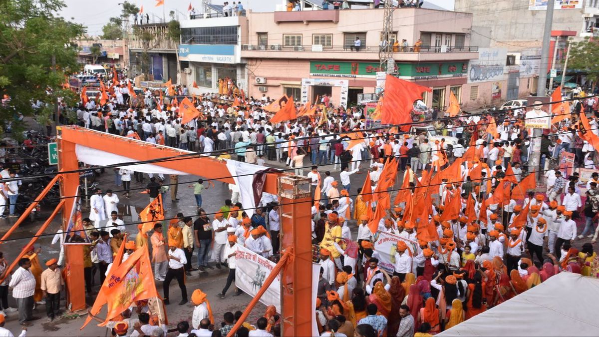 शहर को भगवामय करने की तैयारियां जोरों पर, केसरिया साफों व झंडों की मांग बढ़ी